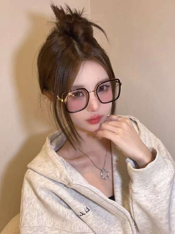 Picture of Chanel Sunglasses _SKUfw57302750fw